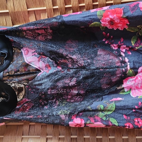 Victoria Secret Floral w/Lace, Slip, Nightgown & Underwire Adjustable Straps - Picture 5 of 10
